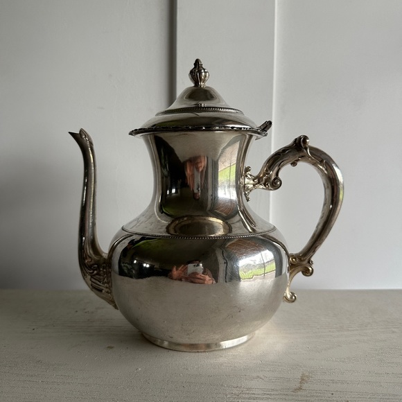 Quadruple plated silver Antique Teapot Van Bergh #25 Rochester NY - Picture 1 of 4